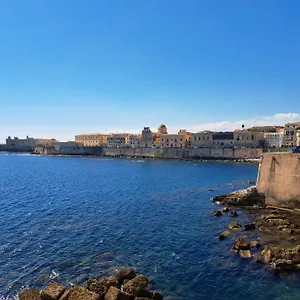 ortigia-adriana-souite.sicilyhotelsitaly.net/