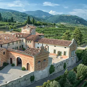 Palazzo Montanari Art & Wine Relais Farm stay Fumane